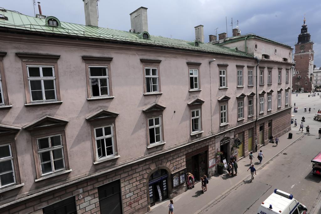Sleeping In Krakow Main Market Exterior photo